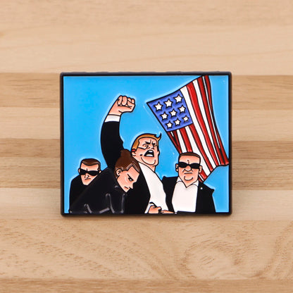 Pin’s Trump avec bras levé et drapeau usa